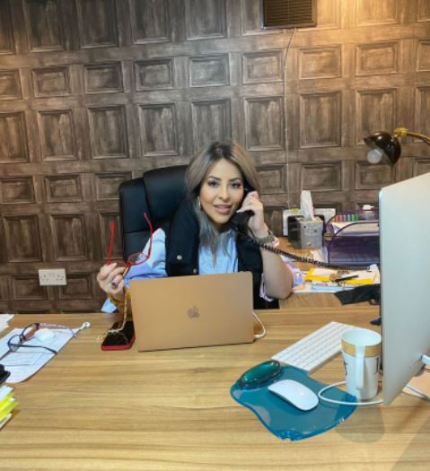 Life Coach 4U 30 Fozia Alharby answering calls from clients | Best Life Coaches in Manchester & London | Life Coach 4U